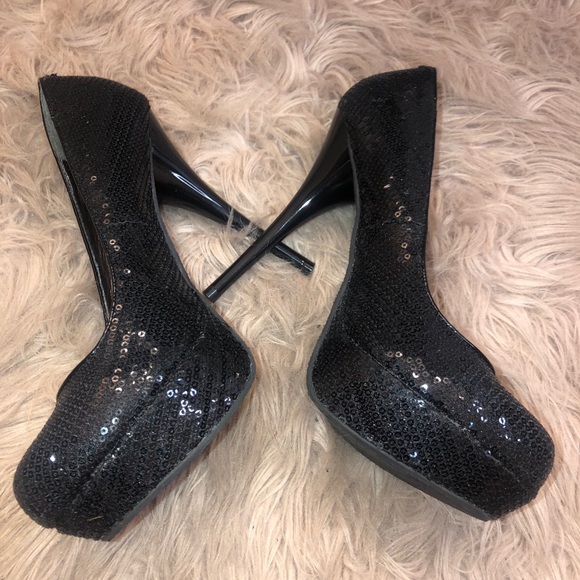 Shoe - Picture 3 of 4